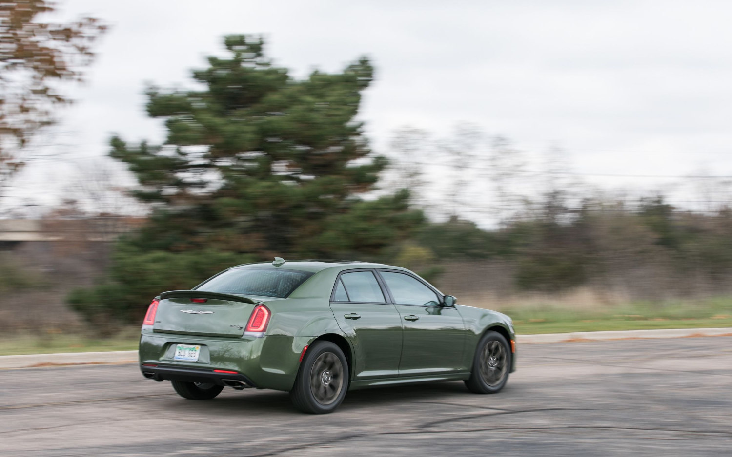 Comparison - Chrysler 300 Touring L 2018 - vs - Chrysler 300 Touring
